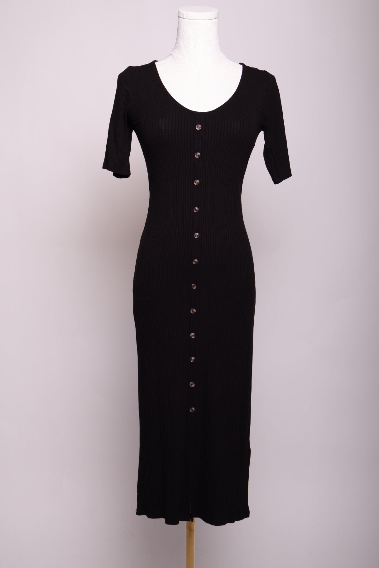 Robe moulante à manches courtes
