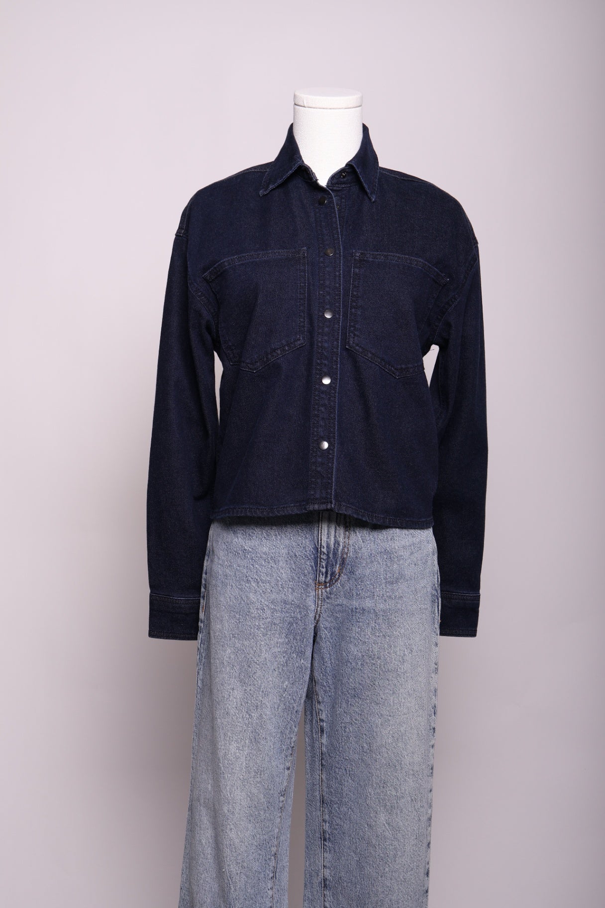 Veste en denim boutonnée avec poches