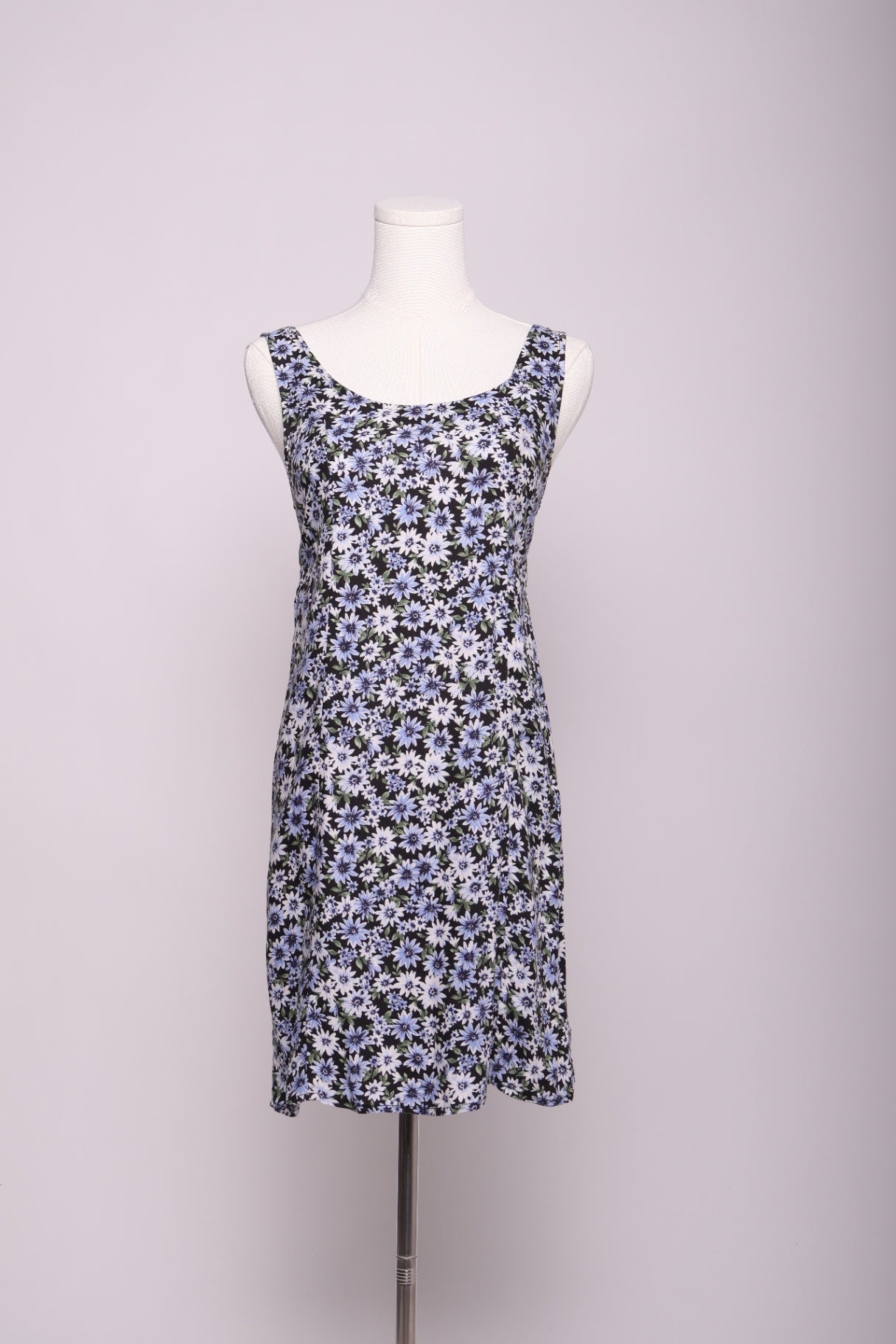 Robe courte et son dos en nid d'abeille