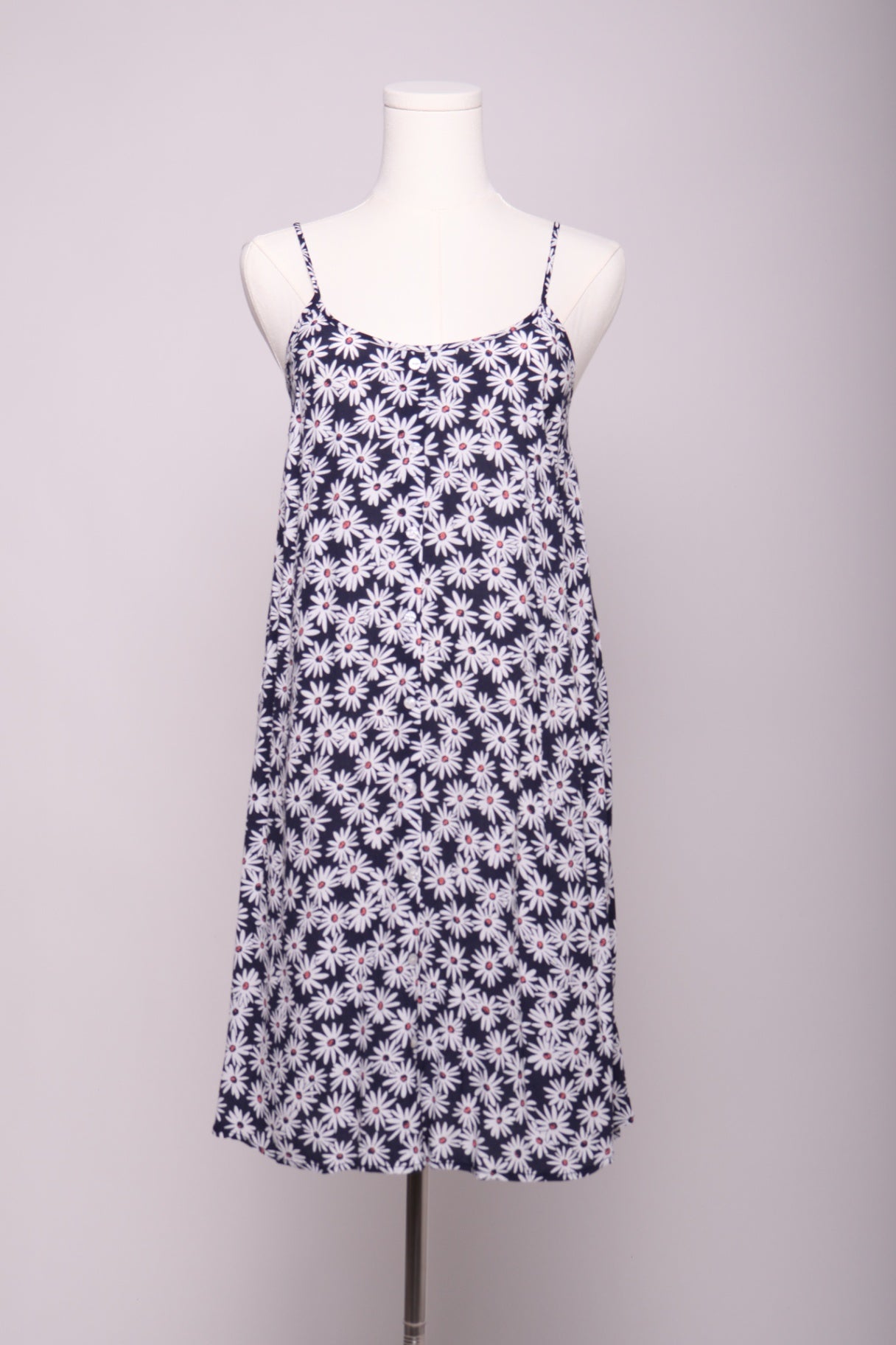 Robe courte fluide fleurie à faux boutons