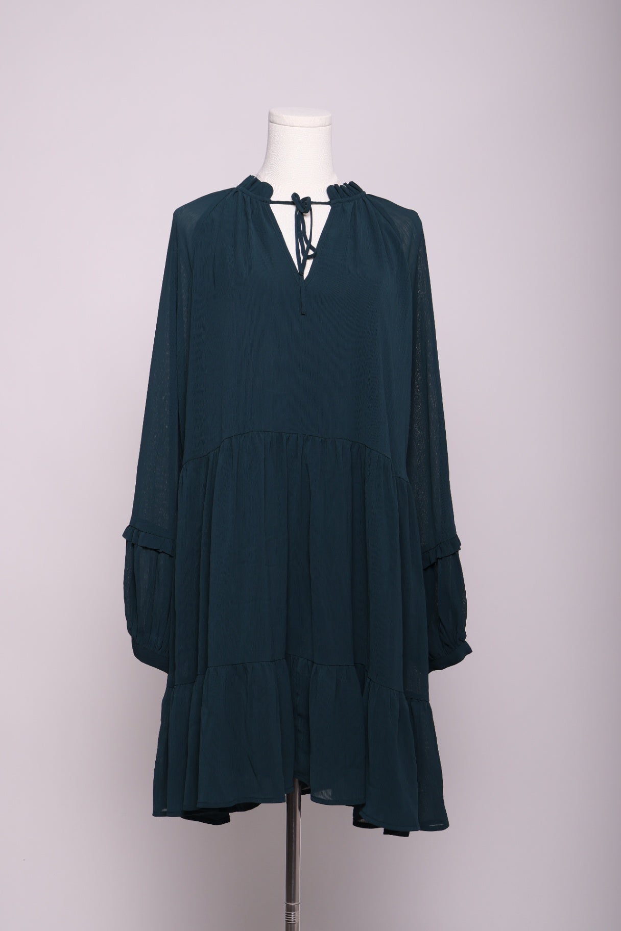 Robe fluide à volant manche longue