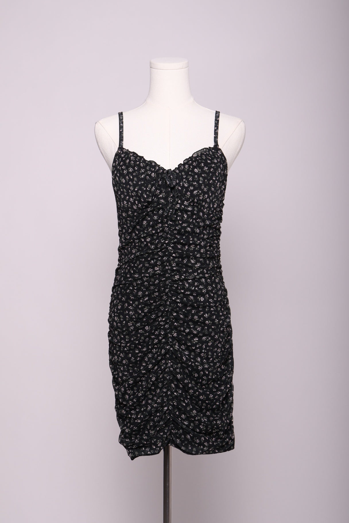 Robe courte moulante fleurie