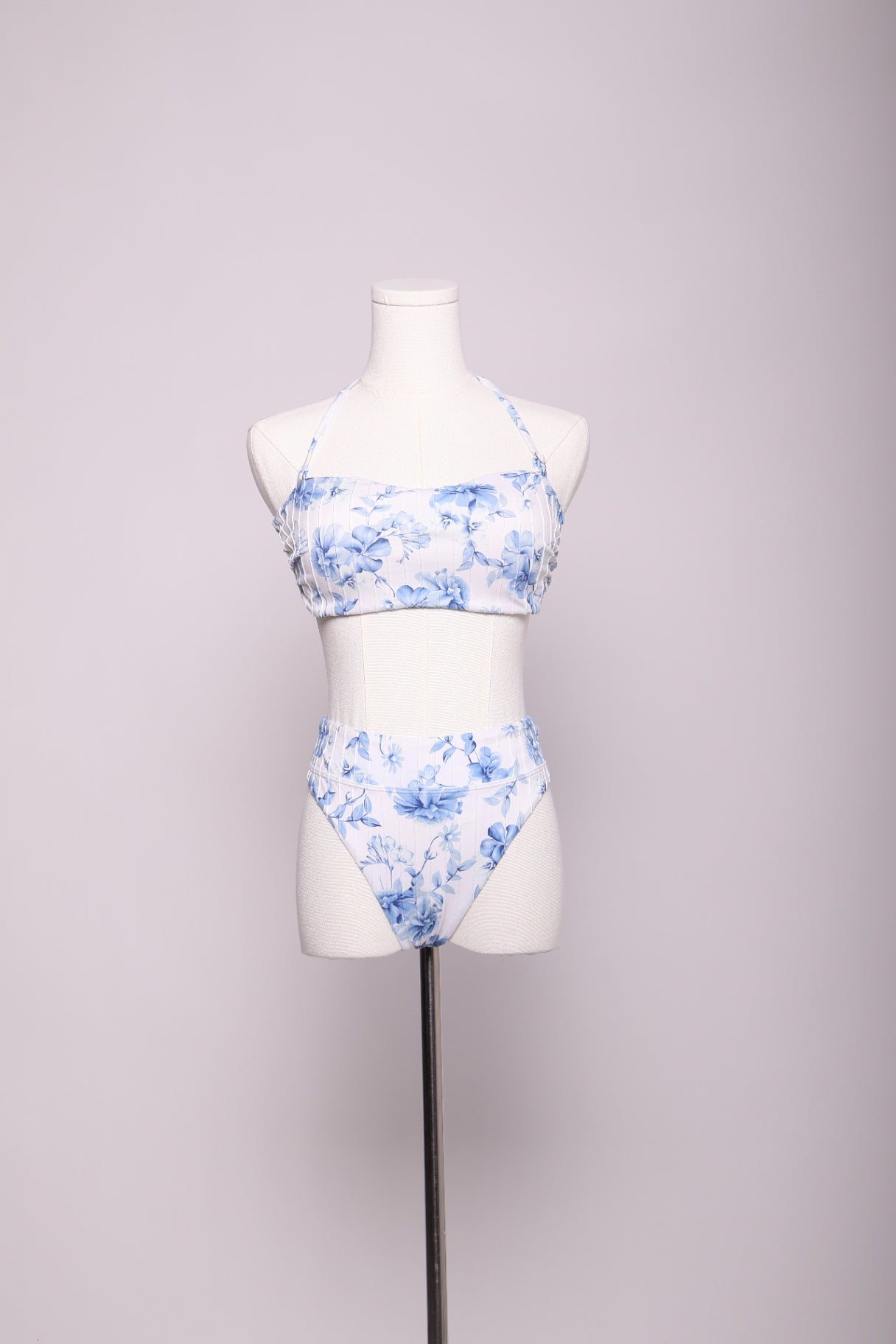 Bikini haut licou et bas échancré