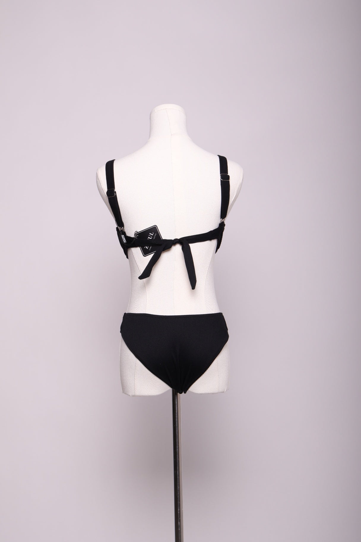Bikini haut à armatures et bas échancré
