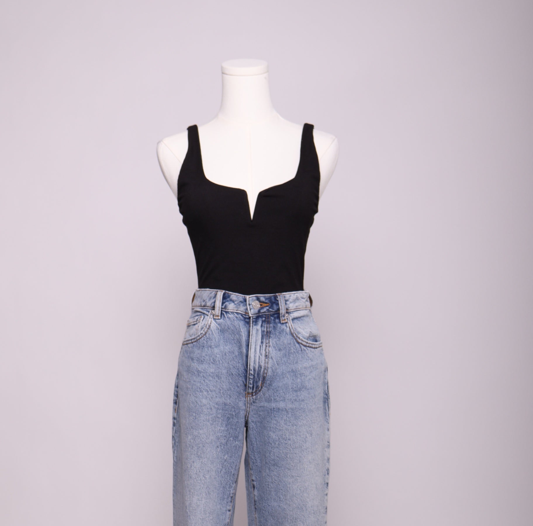 Justaucorps (bodysuit) col en V