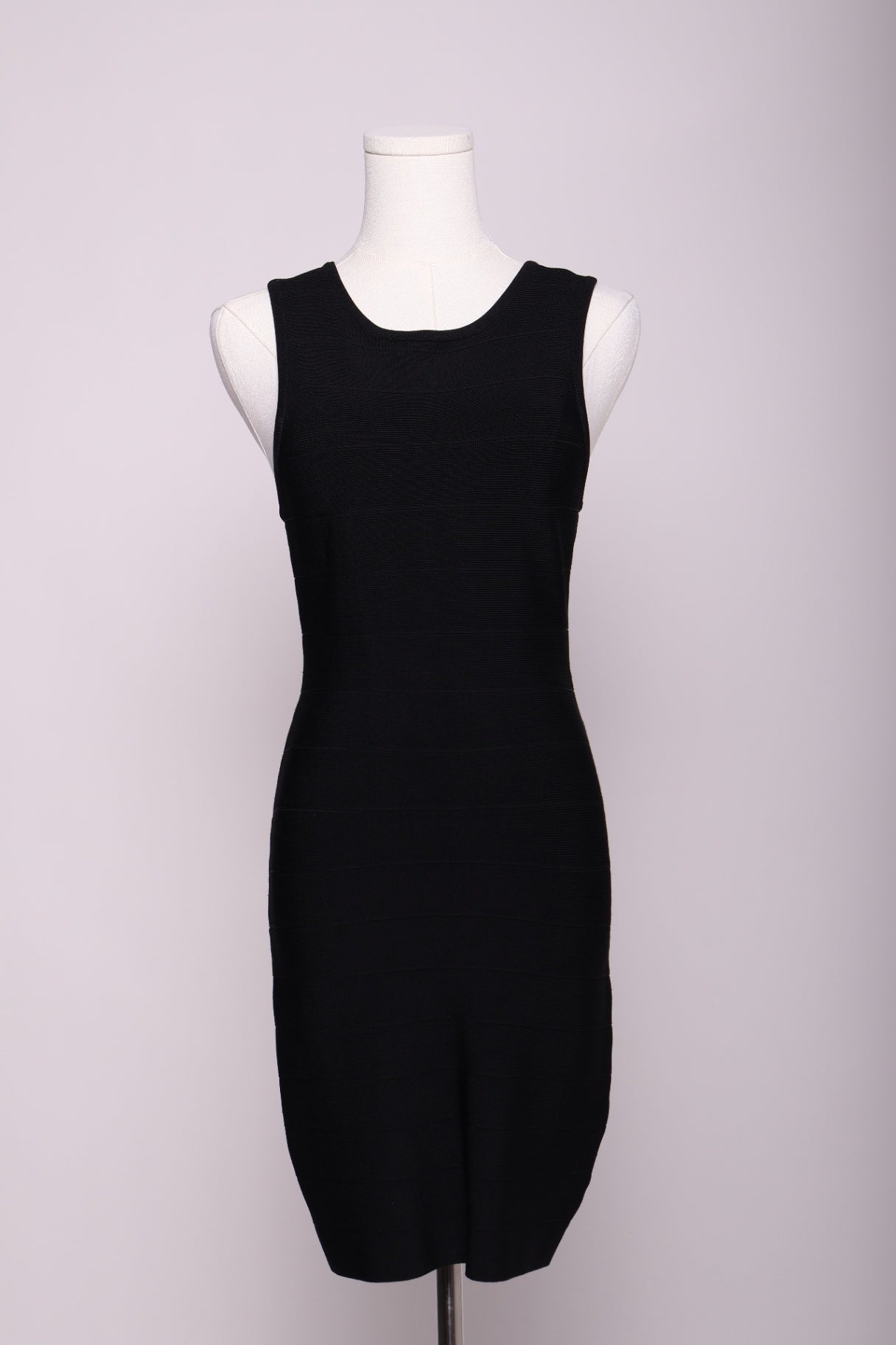 Robe moulante sans manches