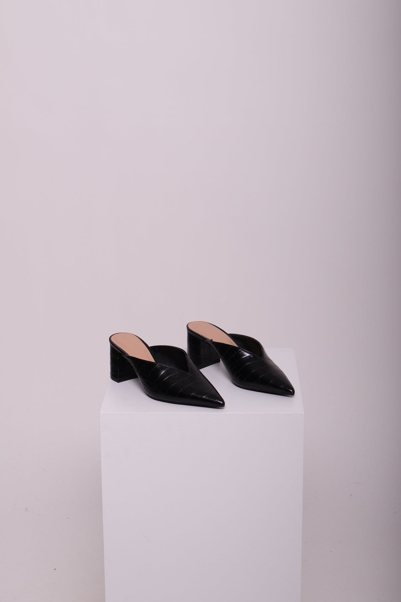 Mules pointues à talon carrée