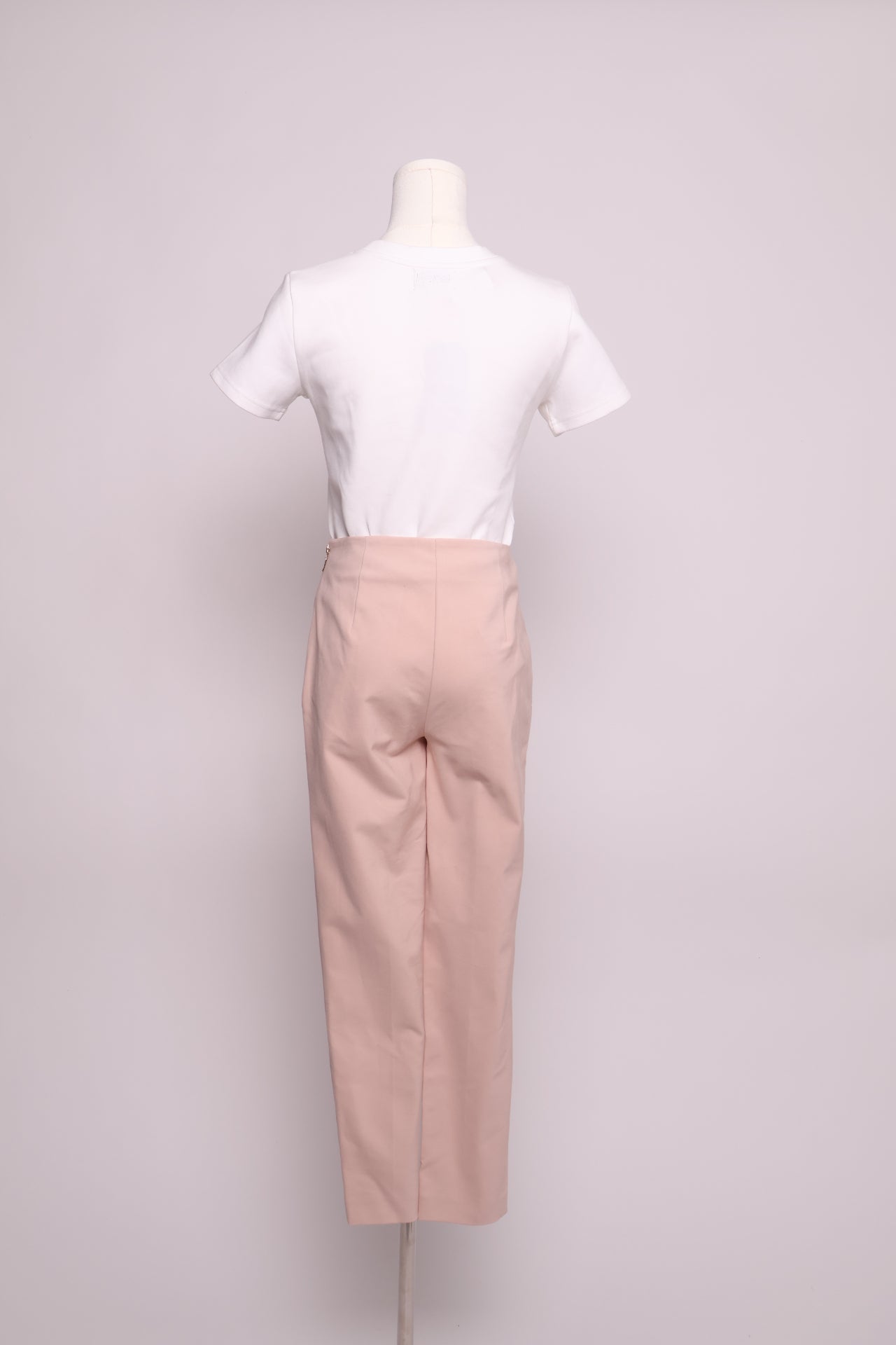 Pantalon cigarette taille haute à fermeture latérale dorée