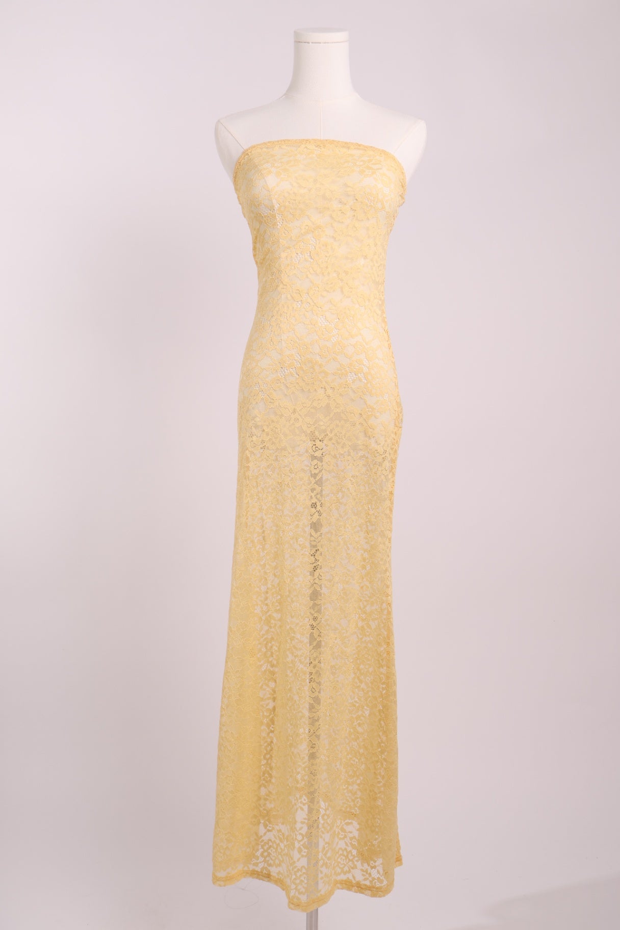 Robe longue en dentelle transparente