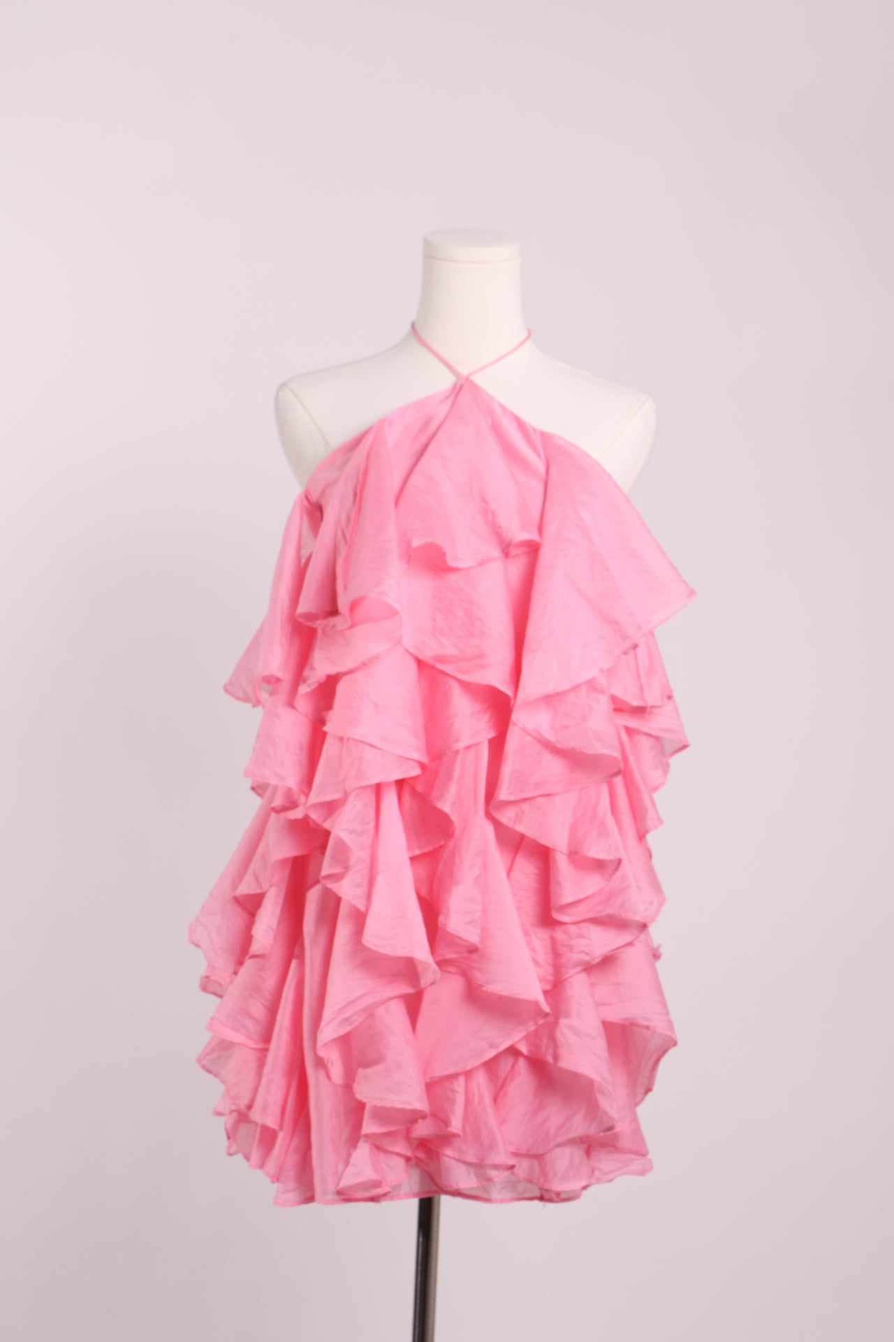 Robe courte à volants superposés