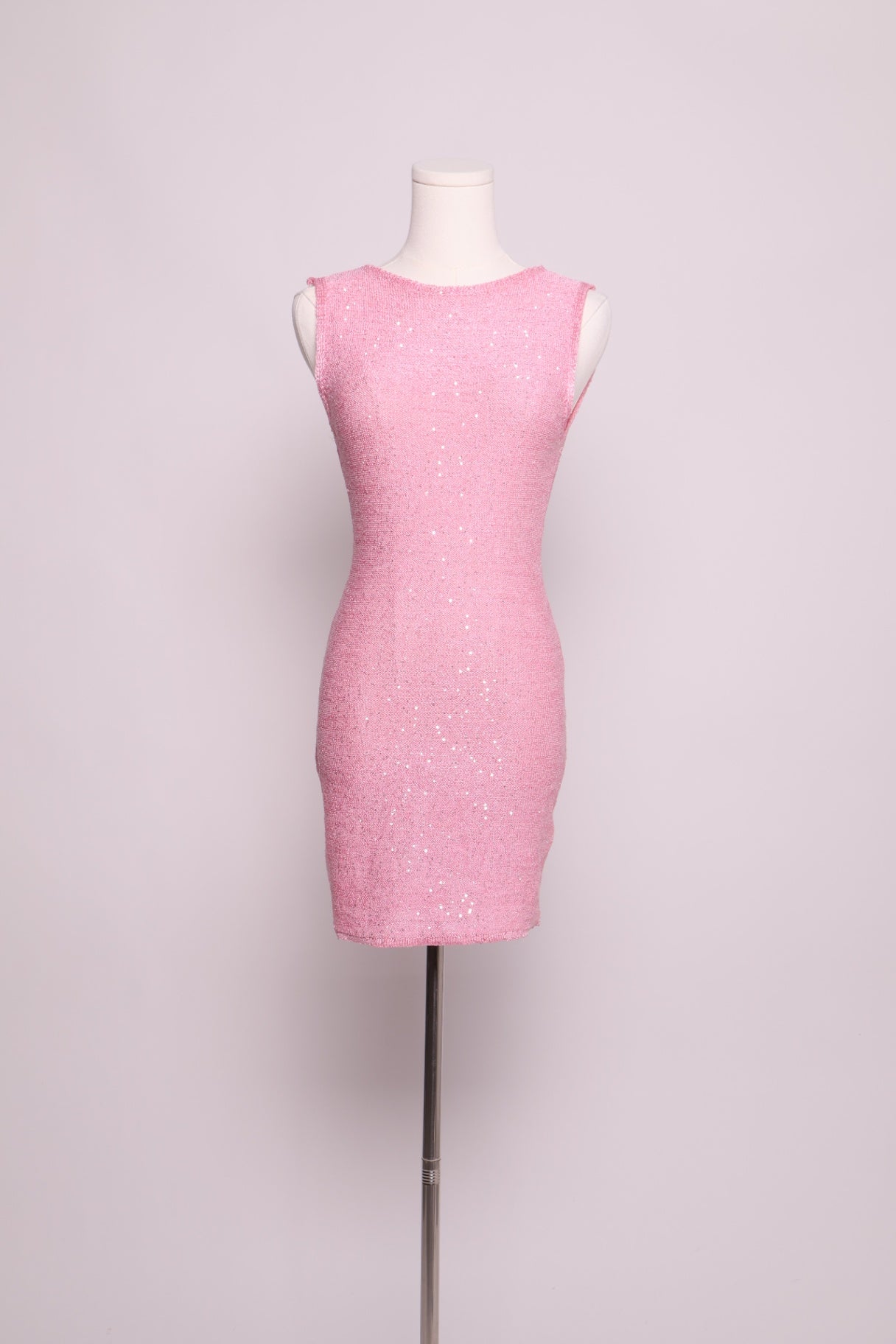 Robe en maille pailletée sans manches