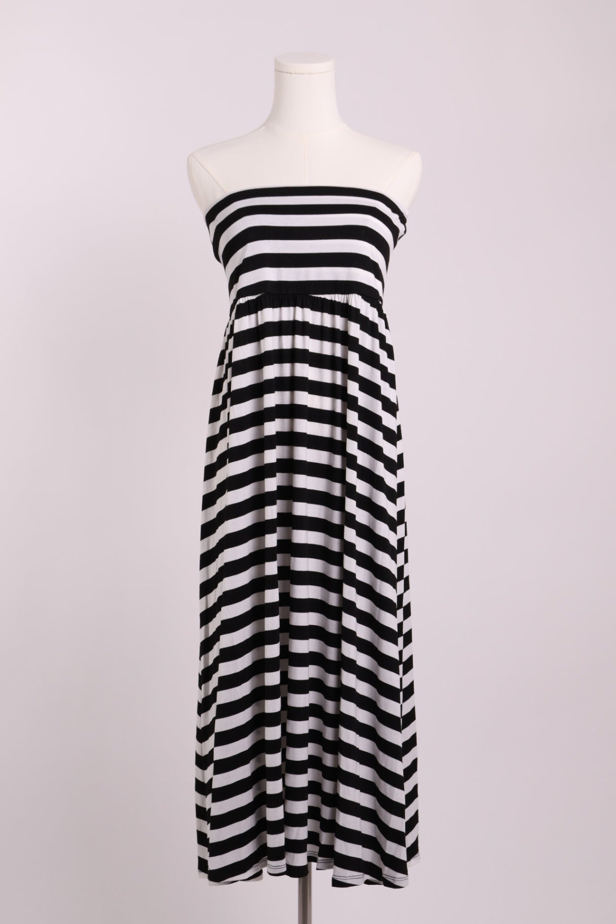 Robe rayée sans manches