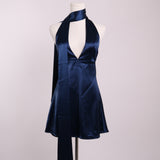 Robe mini licou en satin avec foulard