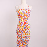Robe fleurie avec ouvertures latérales