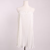 Robe courte plissée sans manches