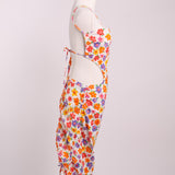 Robe fleurie avec ouvertures latérales