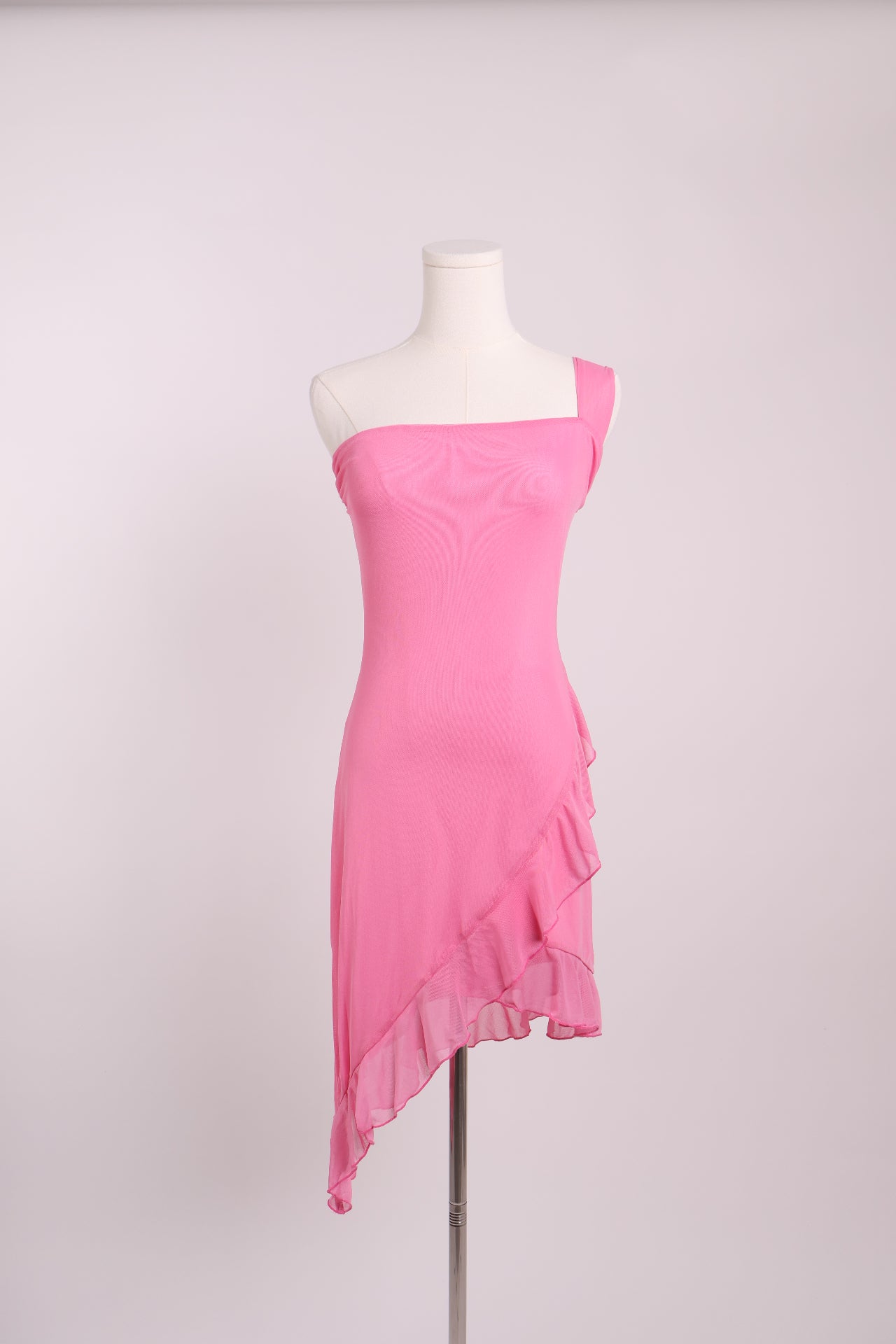 Robe asymétrique drapée une épaule