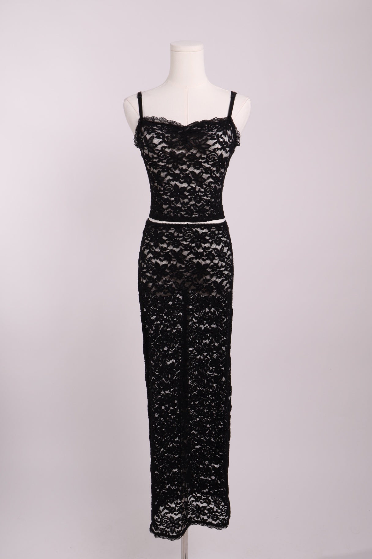 Ensemble camisole et jupe en dentelle