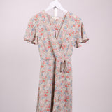 Robe fleurie portefeuille et ceinture