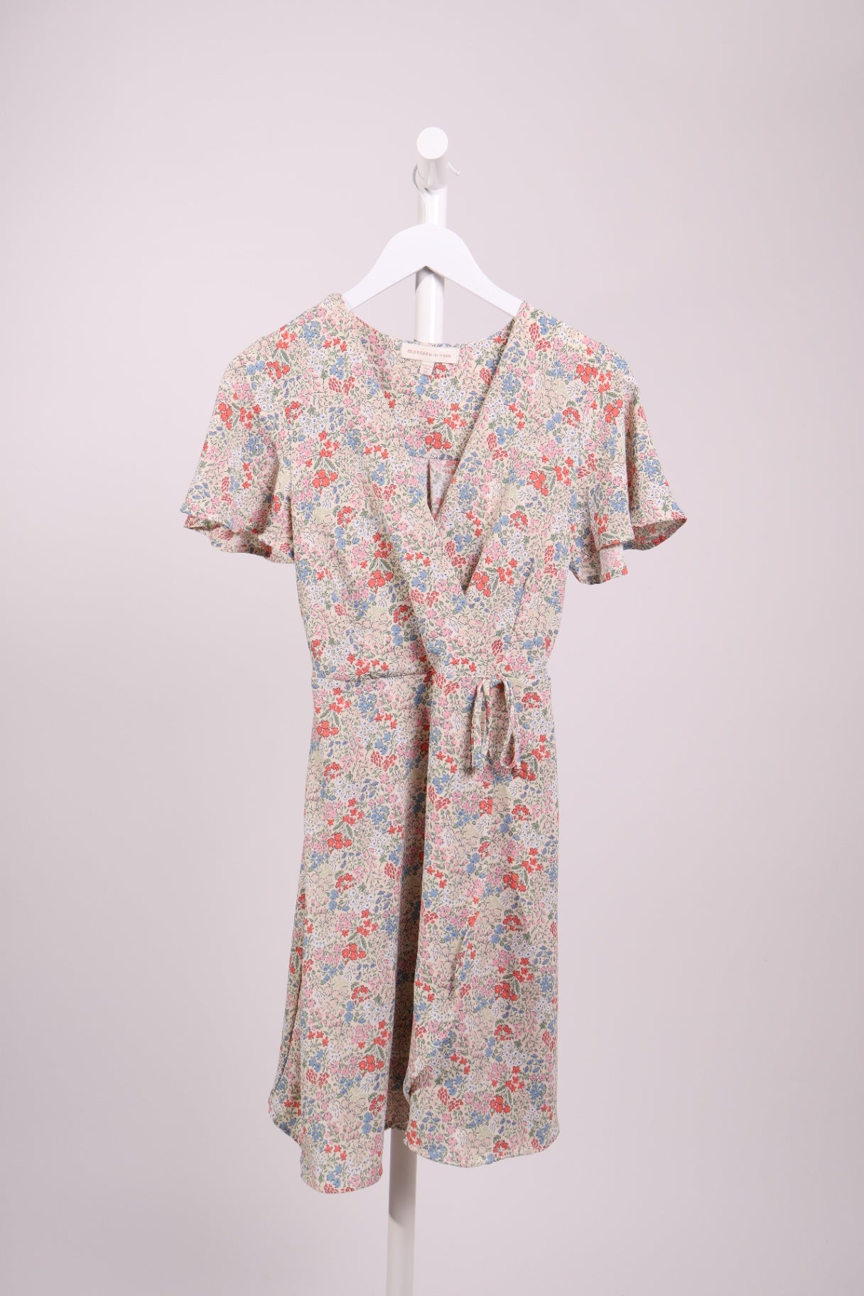 Robe fleurie portefeuille et ceinture