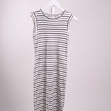 Robe rayée sans manches à bordures froncées