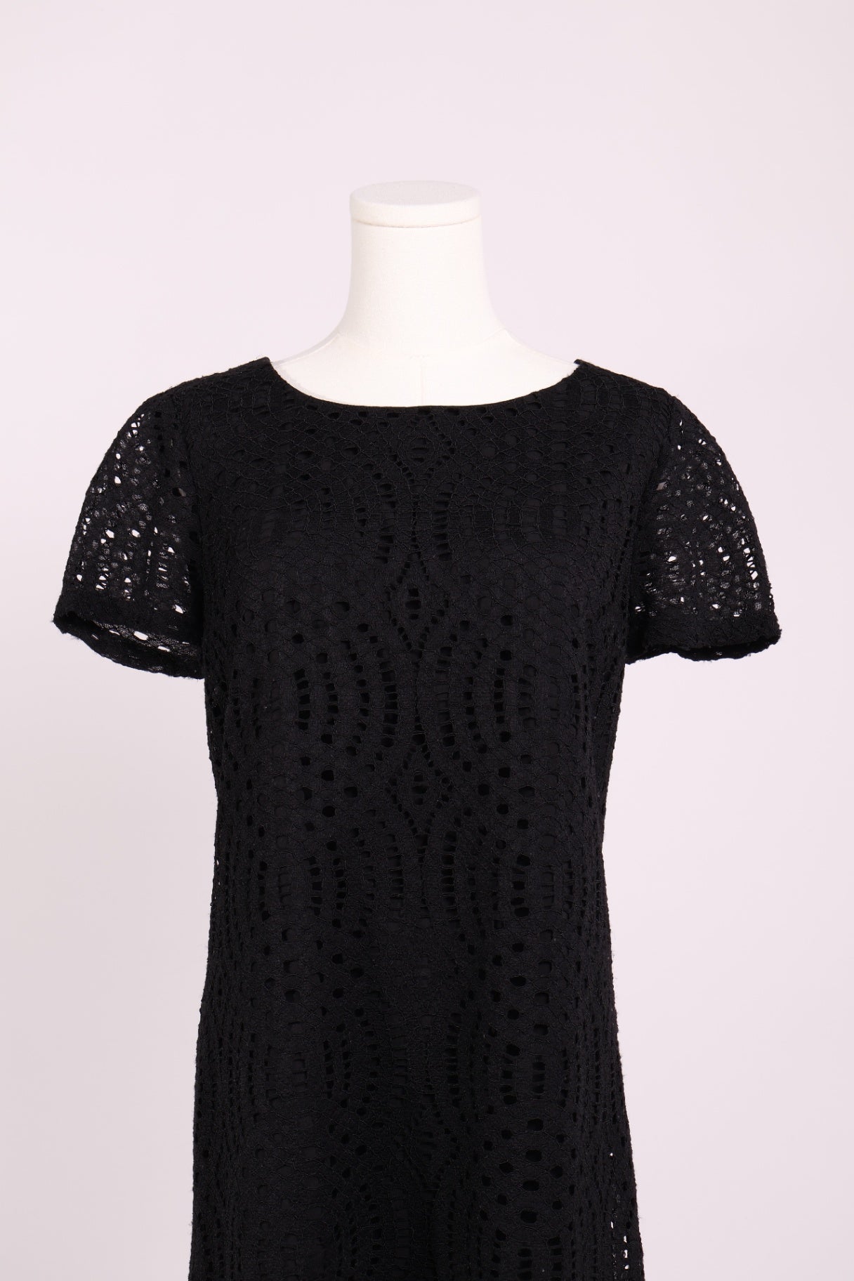 Robe à broderie anglaise à manches courtes