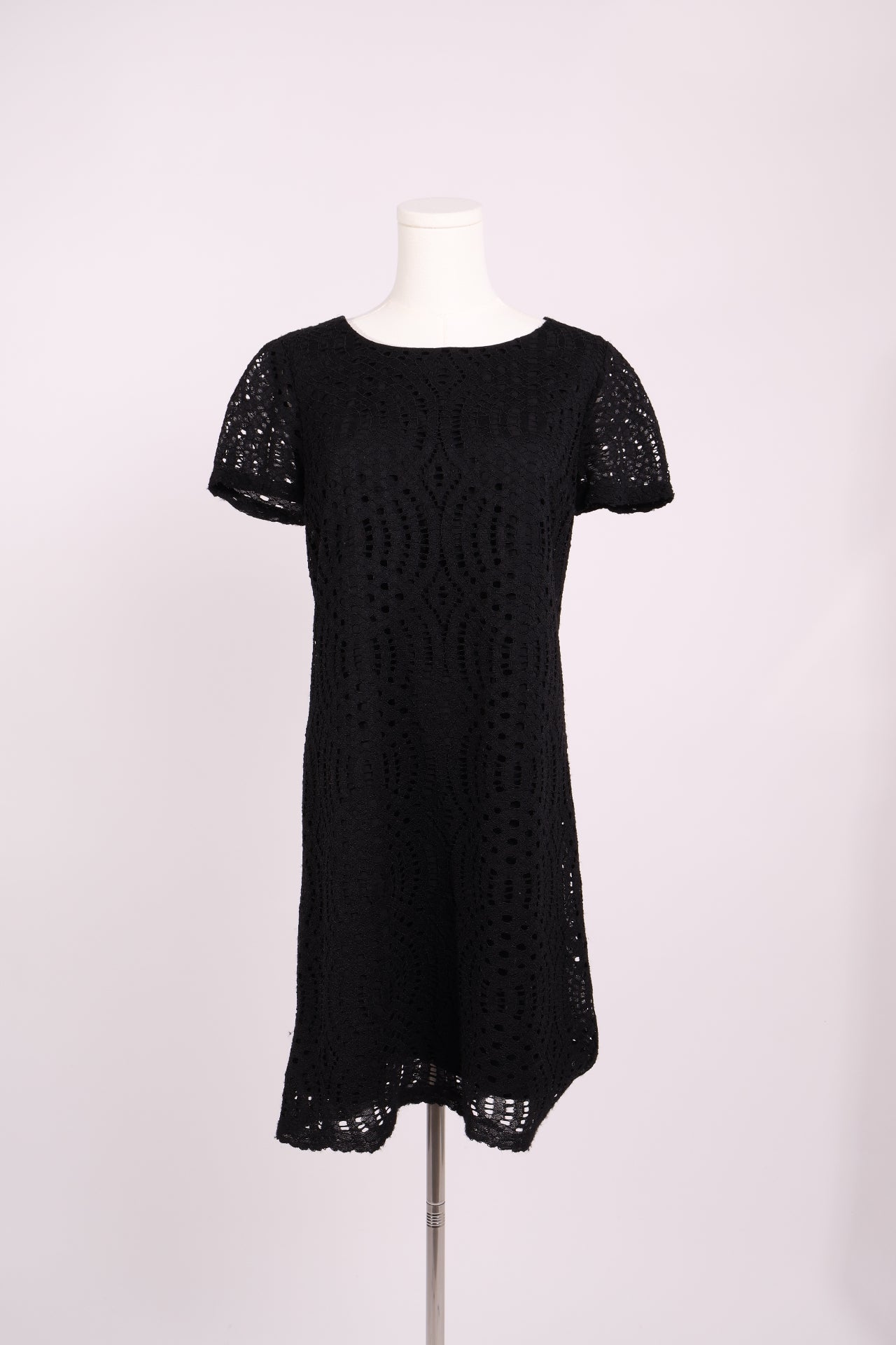 Robe à broderie anglaise à manches courtes