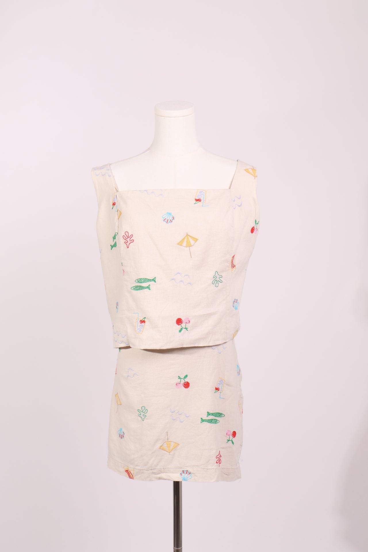 Ensemble jupe et top à motifs estivaux brodés