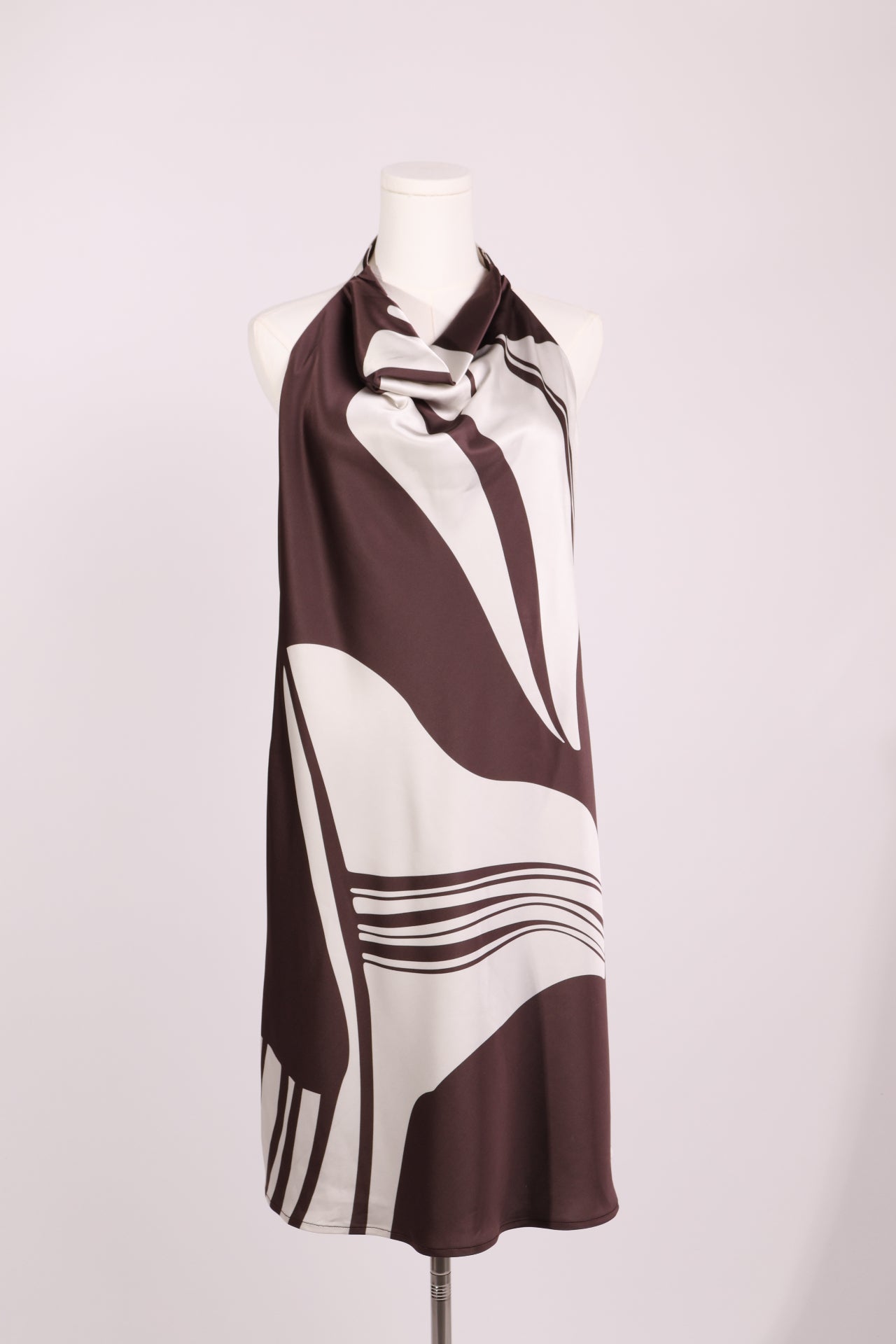 Minirobe en satin à col licou