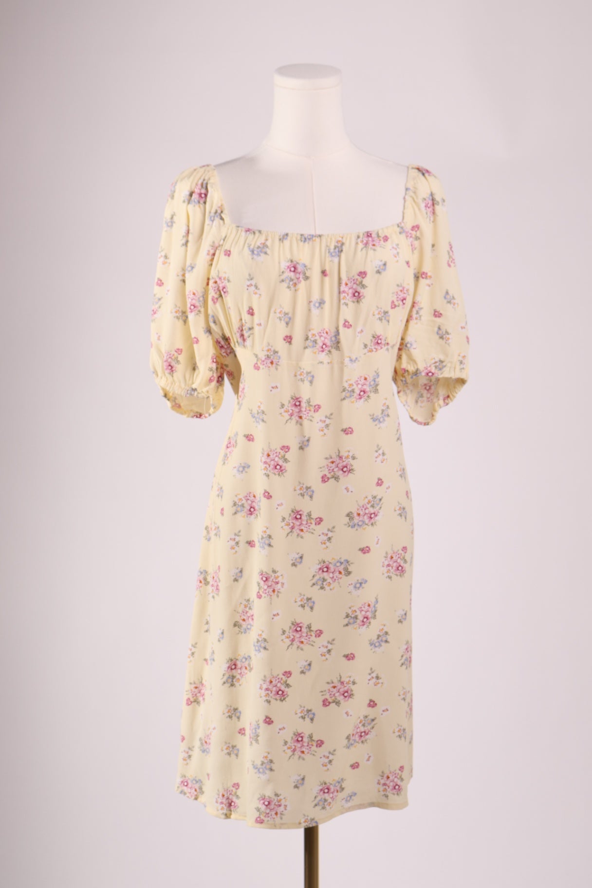 Robe champêtre à bouquets fleuris