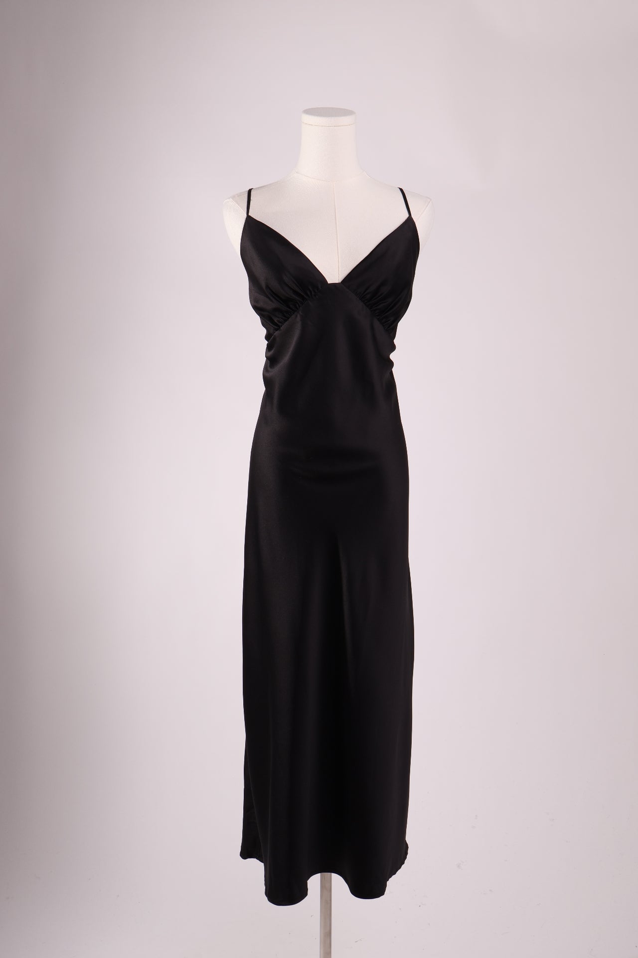 Robe satinée à bretelles ajustables