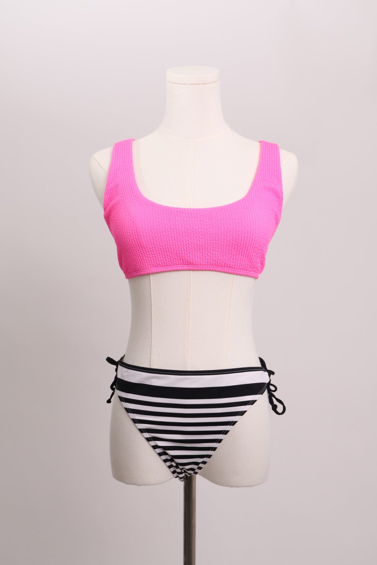 Bas de bikini rayé à boucle latérale