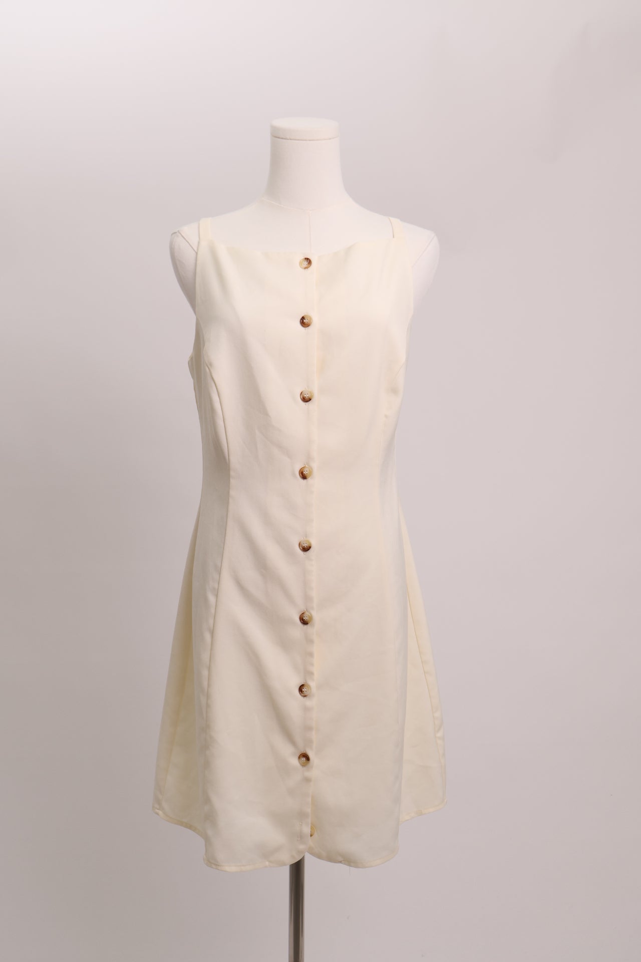 Robe débardeur à boutons décoratifs