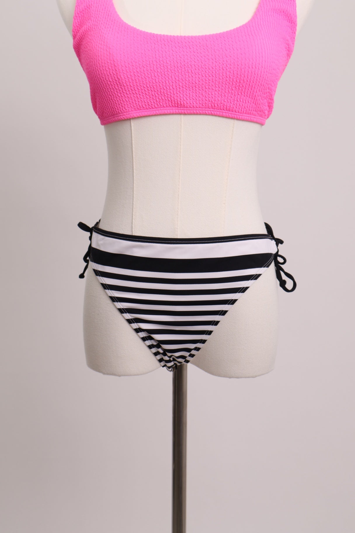 Bas de bikini rayé à boucle latérale