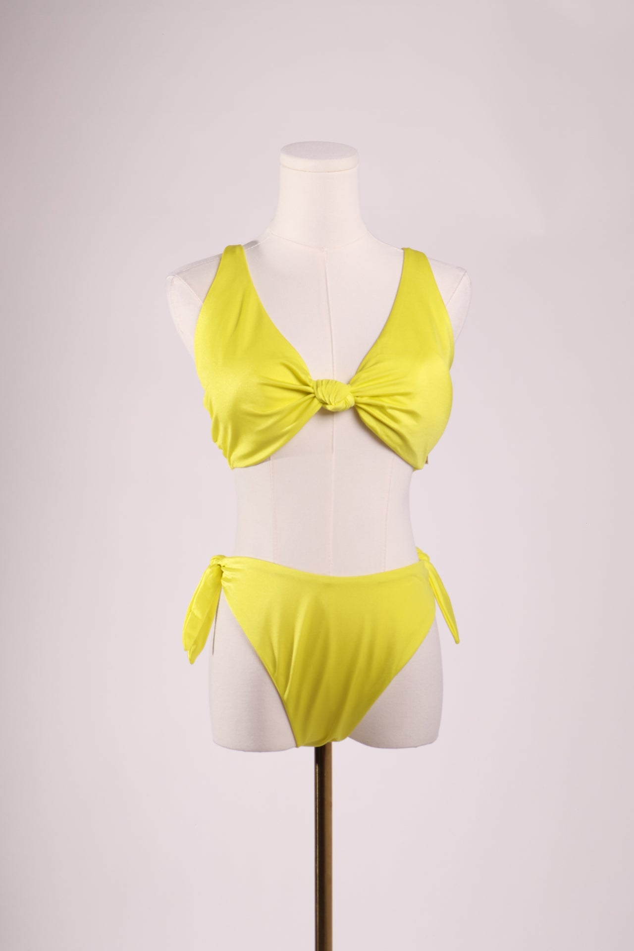 Bikini haut noué 38DDD – bas brésilien TTG