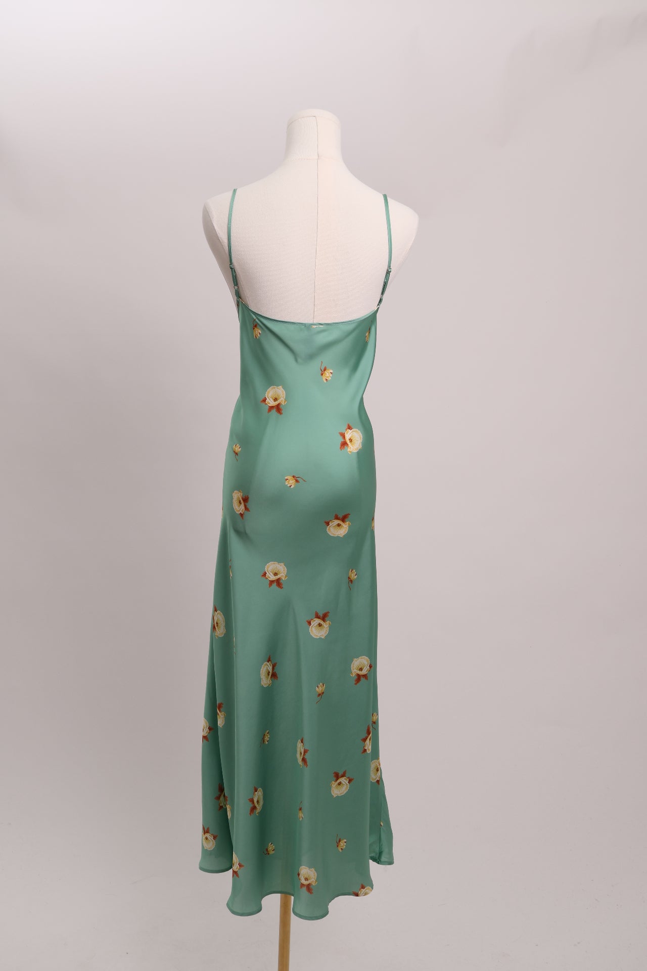 Robe satinée bretelles fines imprimé fleuri