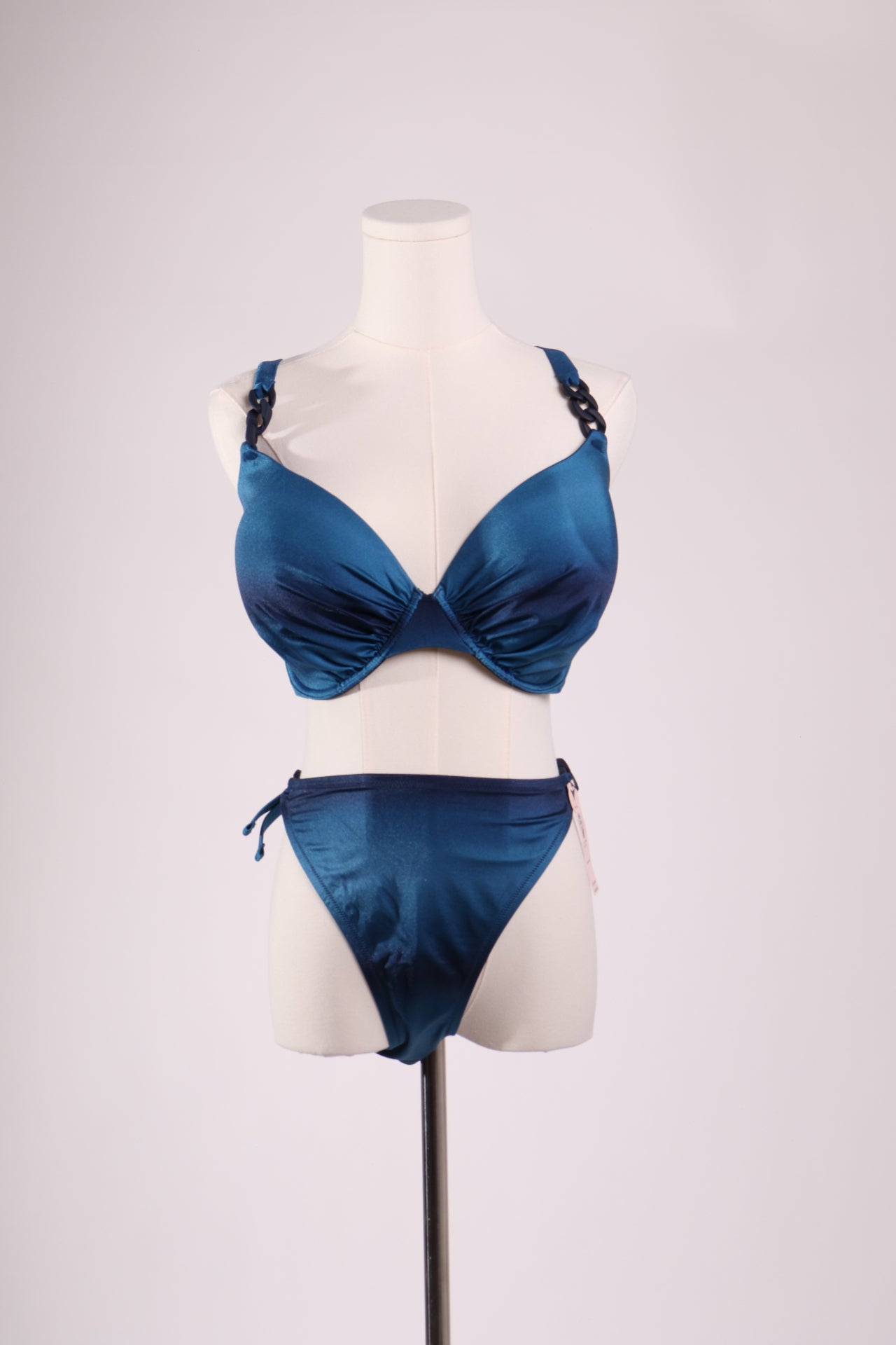 Bikini haut armature 38DDD – bas brésilien TTG