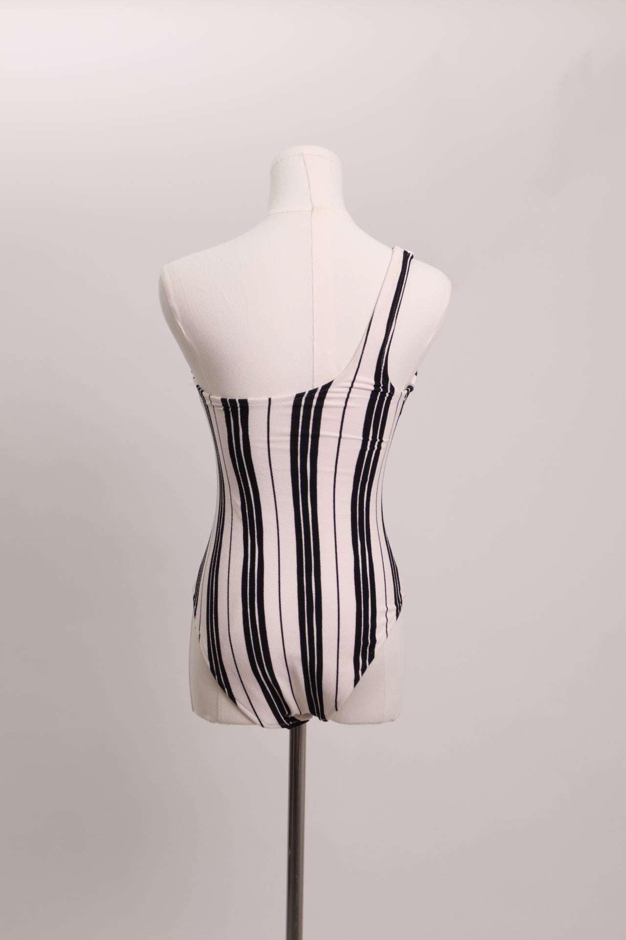 Maillot une-pièce à rayures, coupe asymétrique à une épaule
