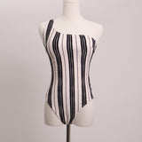 Maillot une-pièce à rayures, coupe asymétrique à une épaule