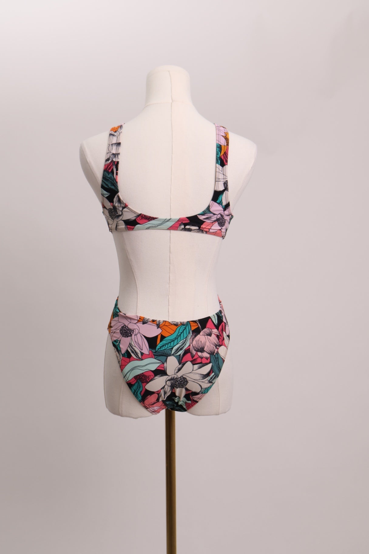 Maillot une-pièce fleuri avec détail croisé