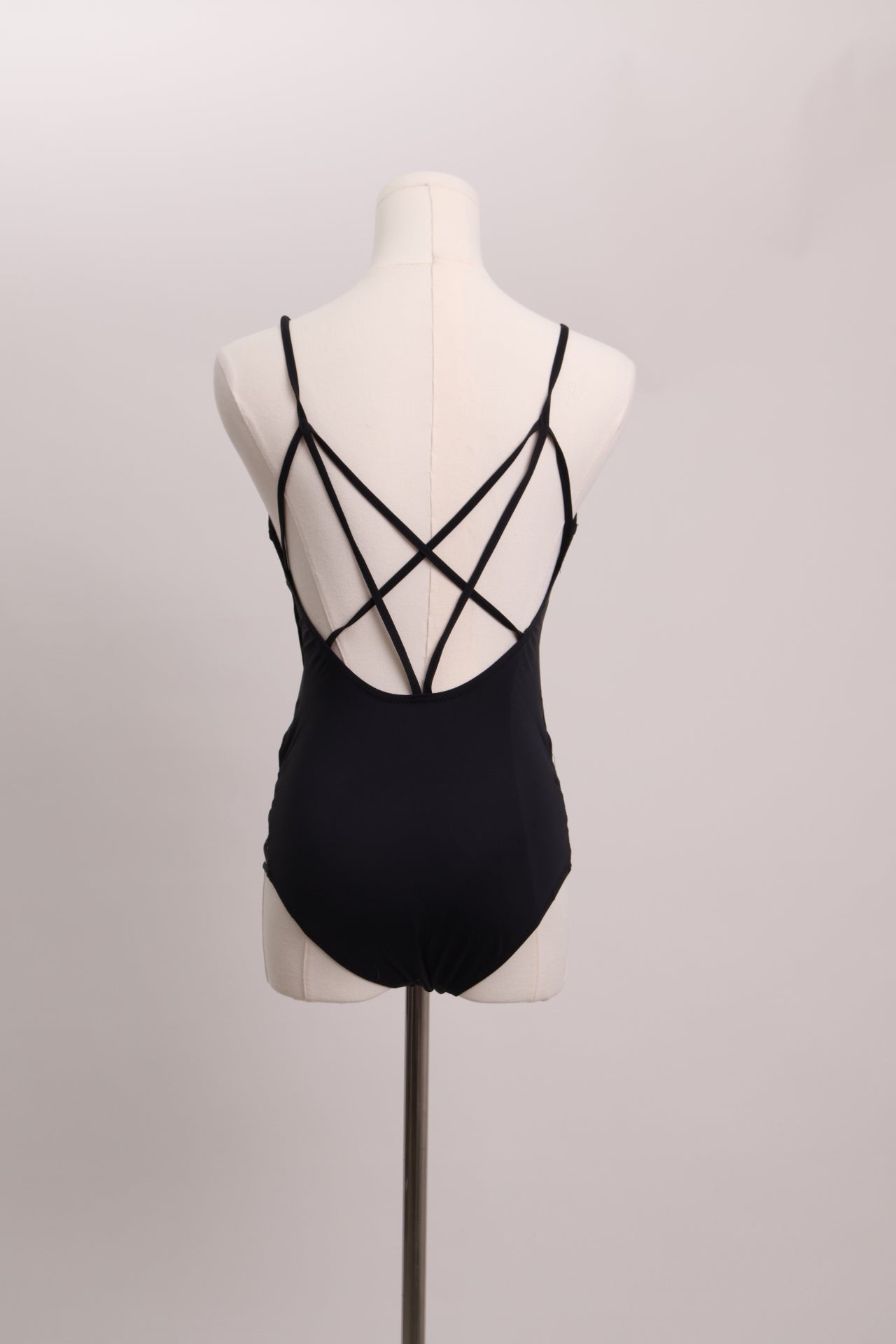 Maillot une-pièce uni à bretelles croisées