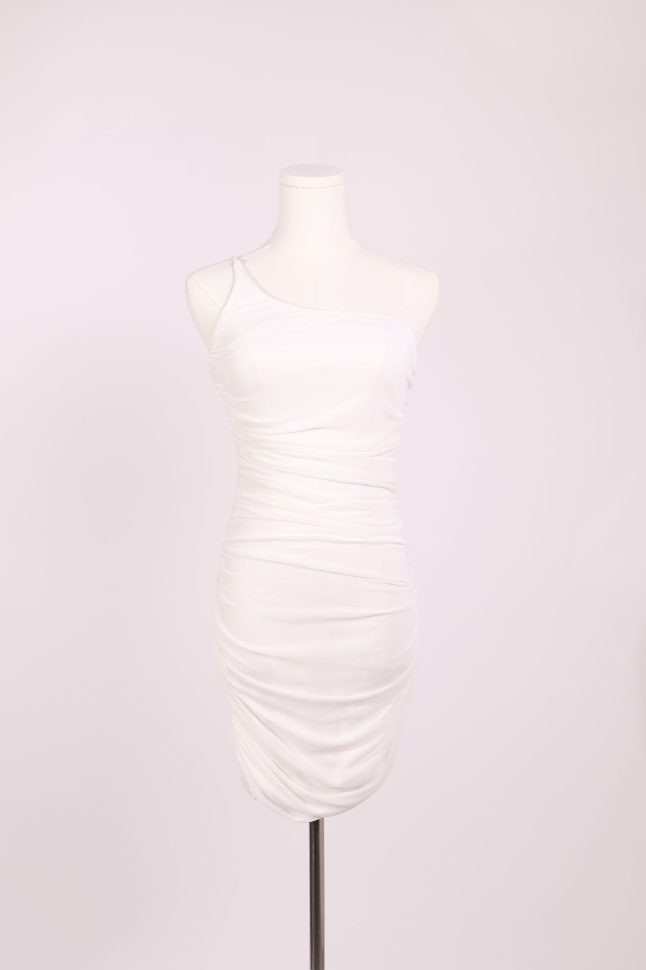 Robe moulante drapée licou