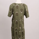 Robe courte étagée florale à col en V