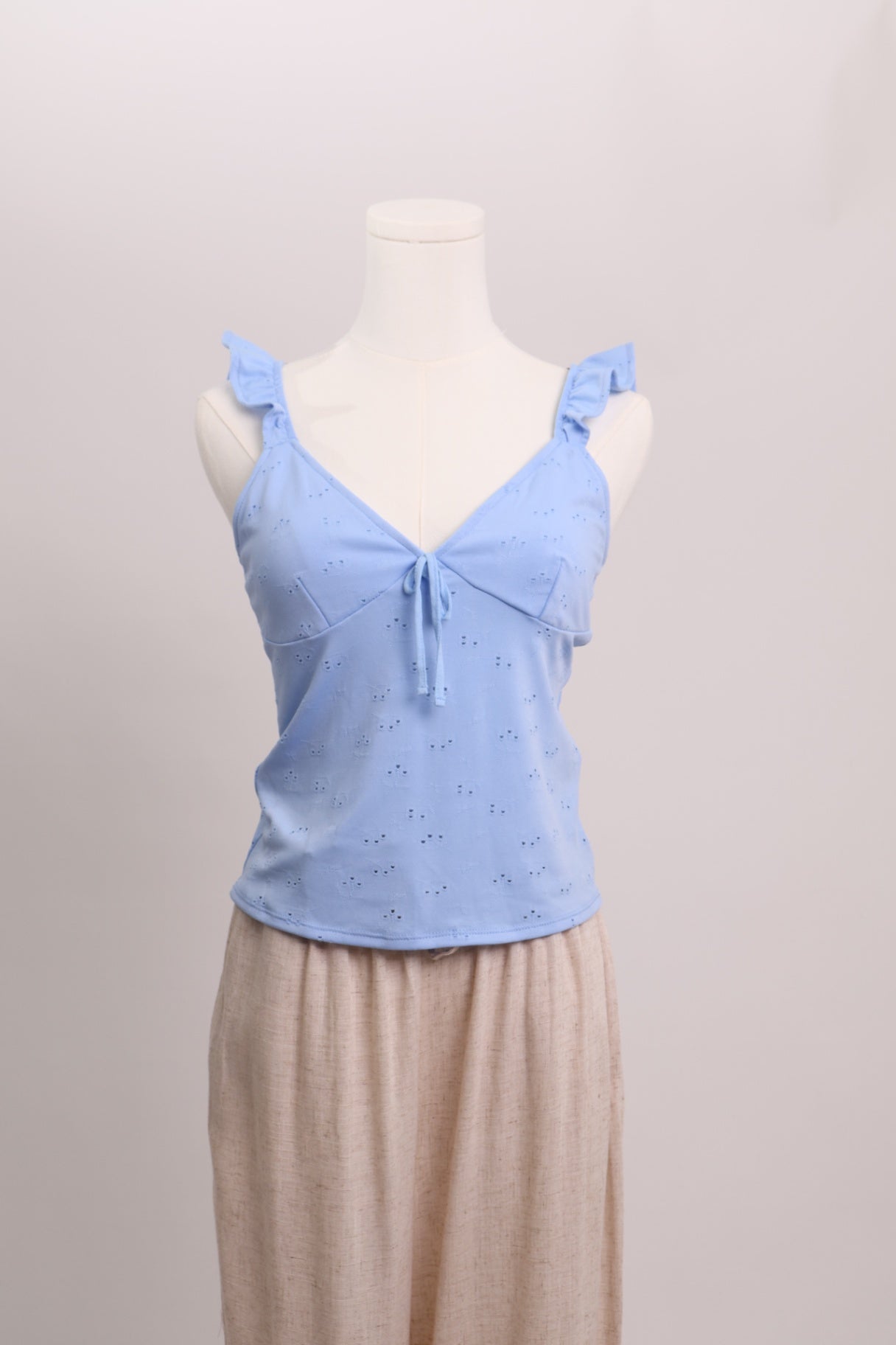 Camisole à bretelles volantées et dos ouvert à boucle