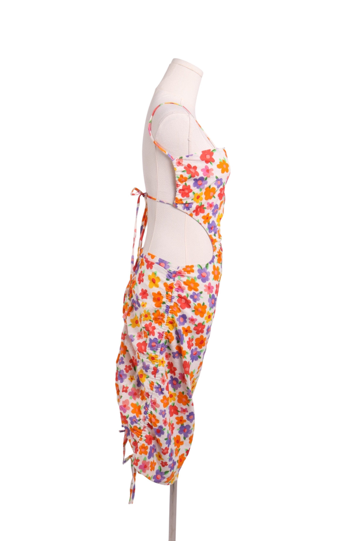 Robe fleurie avec ouvertures latérales