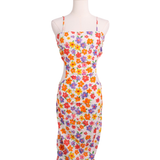 Robe fleurie avec ouvertures latérales