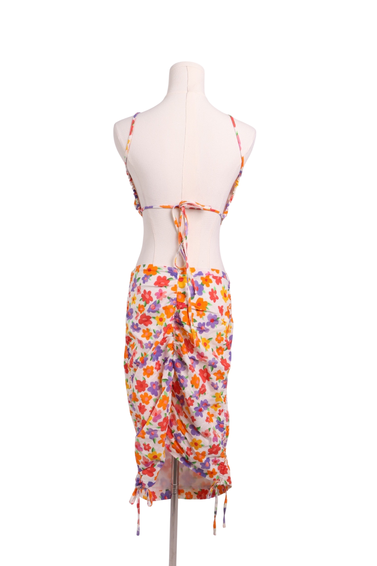 Robe fleurie avec ouvertures latérales