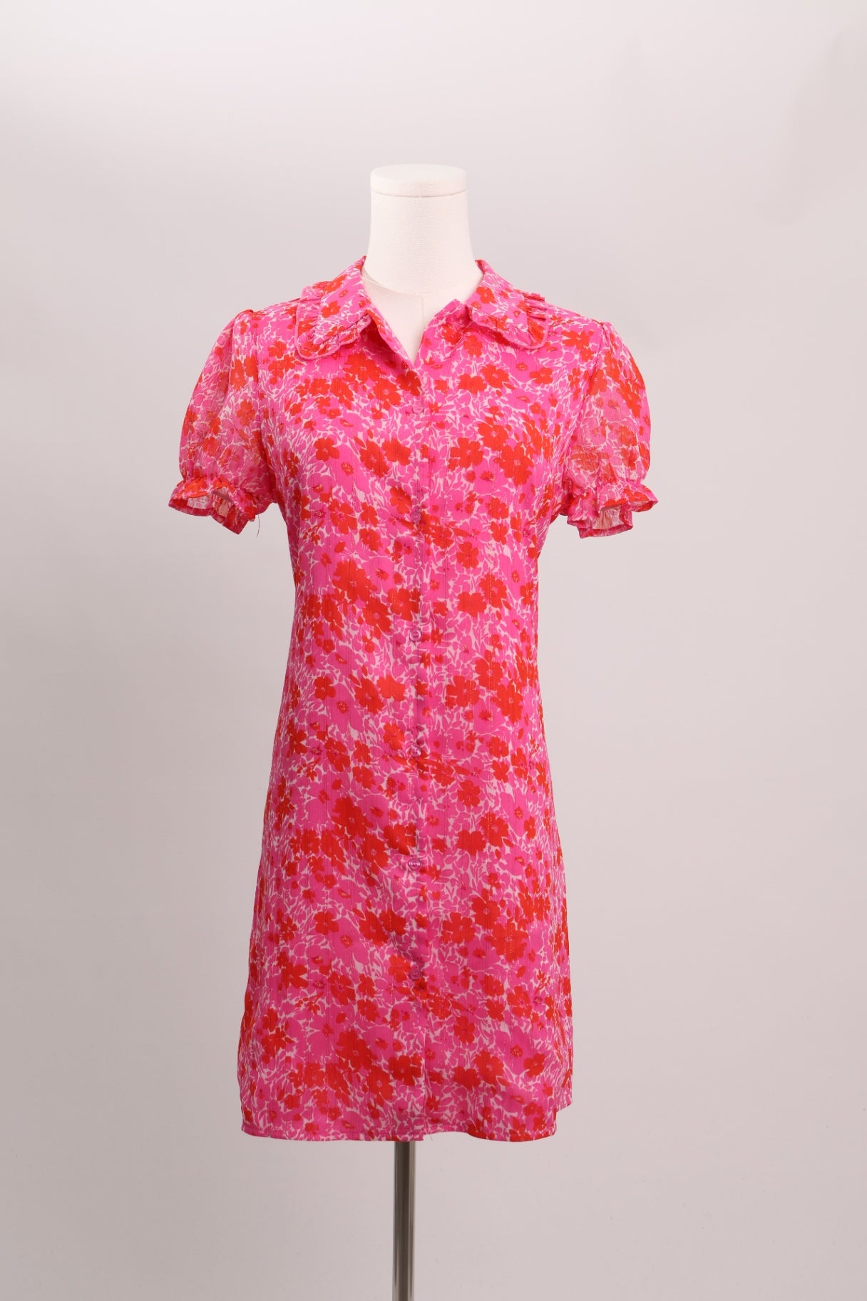 Robe droite fleurie à manches bouffantes