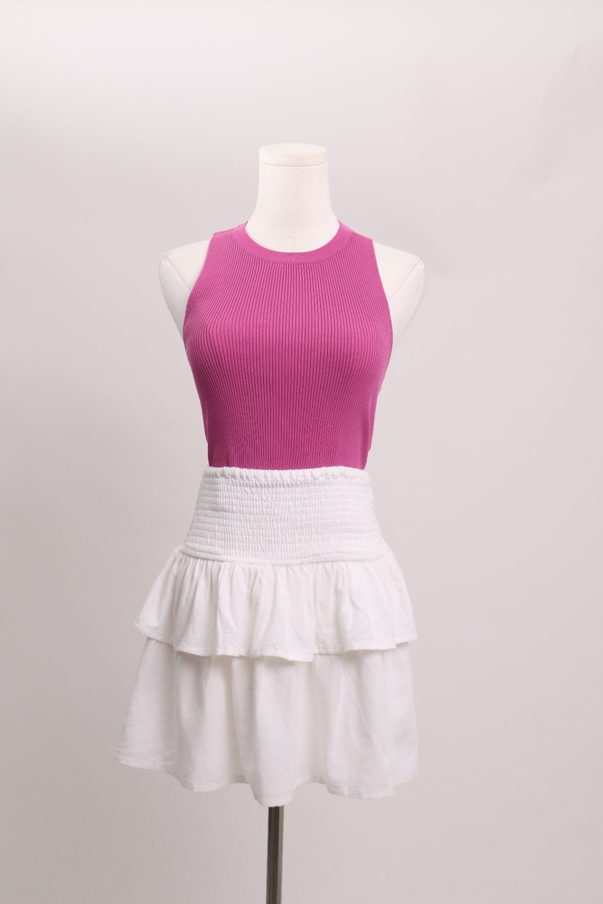 Jupe courte à taille plissée
