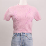 Chandail en tricot rose avec broderie de fleurs